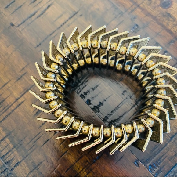Bebe unique gold layered stretch bracelet - Picture 8 of 9